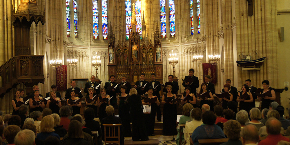 Le Chœur d'Orenbourg a parcouru 4000 km, de l'Oural à la Normandie, pour chanter dans l'Eglise de Saint-Aubin.