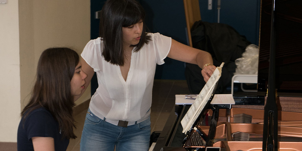 Au cœur du Festival, les académies de chœur et d'instruments, telle la classe de piano de Maria Masycheva et Georgy Gromov.