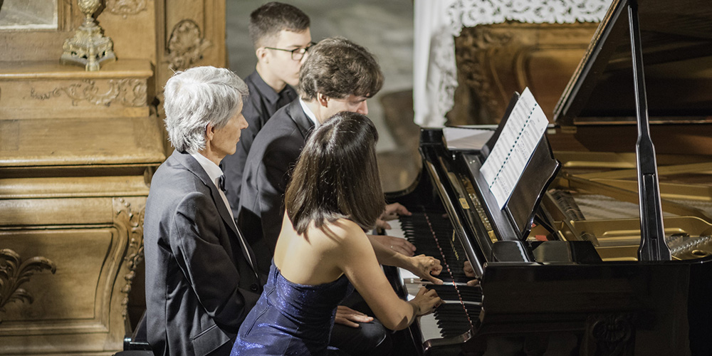 De  la main gauche aux huit mains, toutes les combinaisons à un ou deux pianos ont été explorées par nos quatre pianistes.