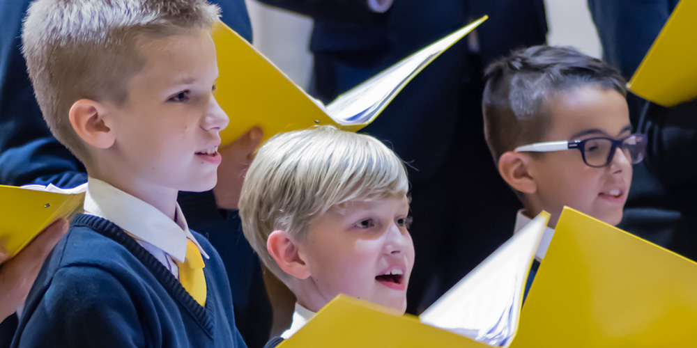 Héritier des célèbres Rossignols de Poznan, le Chœur de Garçons que dirige Jacek Sykulski, est une magnifique chorale d'enfants.