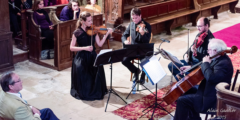 Lantheuil et son église offrent au festival un partenariat exemplaire et un écrin idéal pour la musique de  chambre, ici le Quatuor Elysée.