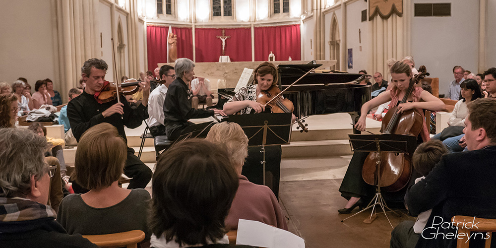 Pas un pouce de libre à Luc-sur-Mer pour écouter Olivier Pons, Fabienne Stadelmann, Helen Linden et Alan Ball, interpréter Brahms.